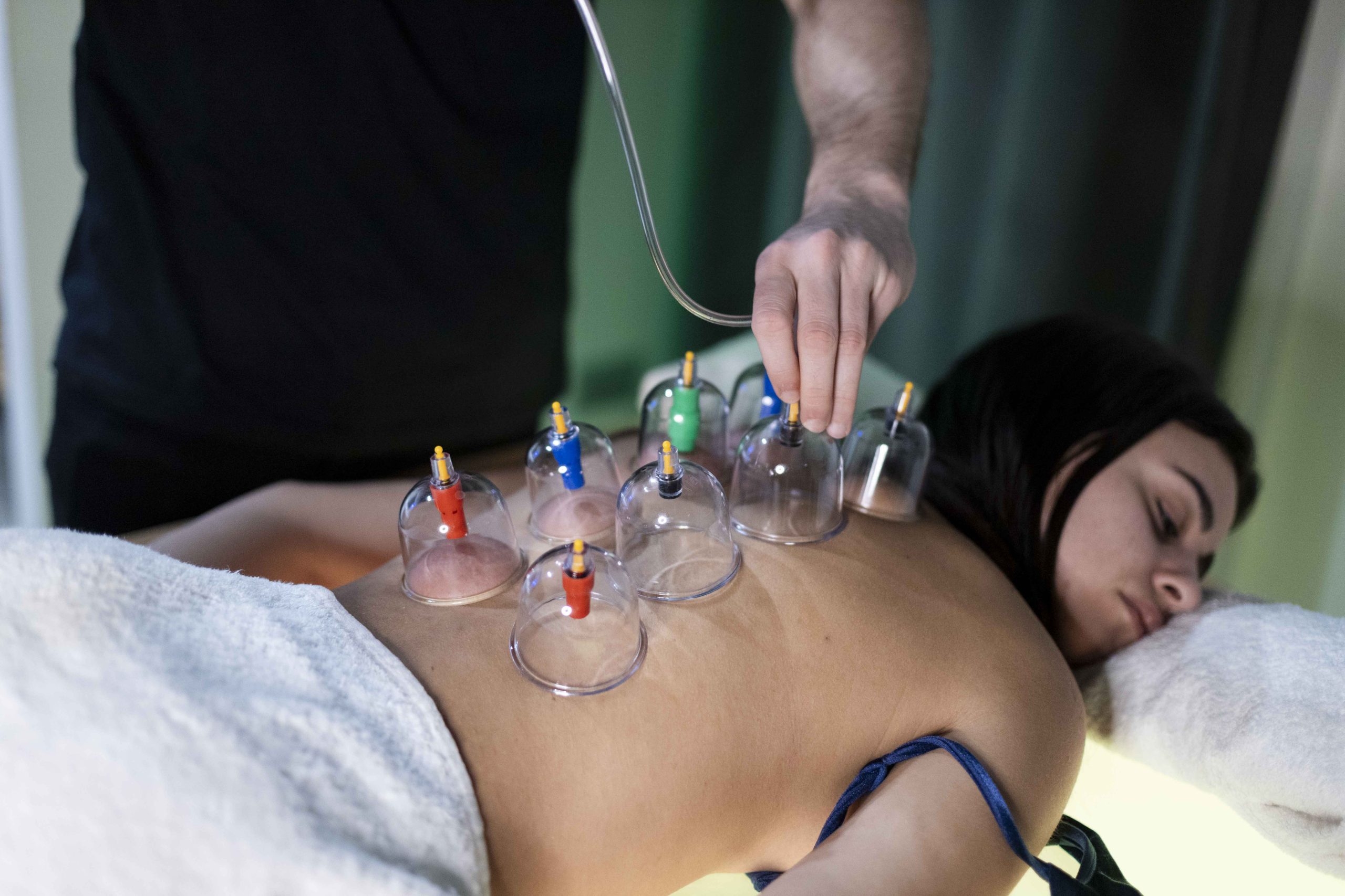 DEEP TISSUE CORPO CON COPPETTAZIONE 50 min.